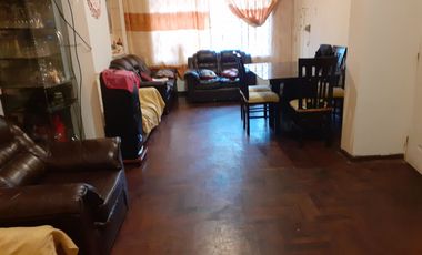 Se Vende Casa en primer piso, frente a parque