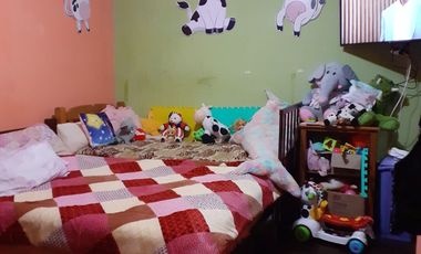 Se Vende Casa en primer piso, frente a parque