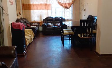 Se Vende Casa en primer piso, frente a parque