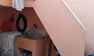 Se Vende Casa en primer piso, frente a parque