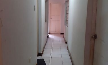 Se Vende Casa en primer piso, frente a parque