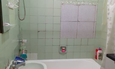 Se Vende Casa en primer piso, frente a parque