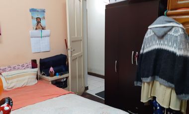 Se Vende Casa en primer piso, frente a parque