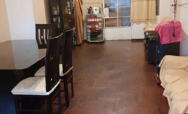 Se Vende Casa en primer piso, frente a parque