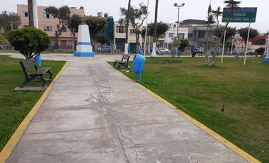 Se Vende Casa en primer piso, frente a parque
