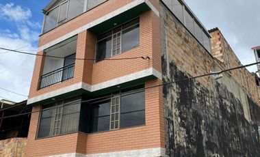 Vendo Casa Ubicada en San Critobal Sur Barrio Los Libertadores, Rentable con Bodega, 5 apartamentos, Moderna