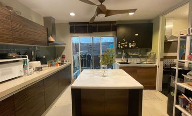 3 Bedrooms Plus study room + 4 Bathrooms a Nicely renovated home for sale at Baan Klang Krung British Town ThongLo