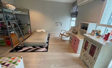 3 Bedrooms Plus study room + 4 Bathrooms a Nicely renovated home for sale at Baan Klang Krung British Town ThongLo