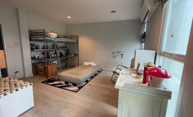 3 Bedrooms Plus study room + 4 Bathrooms a Nicely renovated home for sale at Baan Klang Krung British Town ThongLo