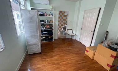 3 Bedrooms Plus study room + 4 Bathrooms a Nicely renovated home for sale at Baan Klang Krung British Town ThongLo