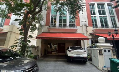 3 Bedrooms Plus study room + 4 Bathrooms a Nicely renovated home for sale at Baan Klang Krung British Town ThongLo