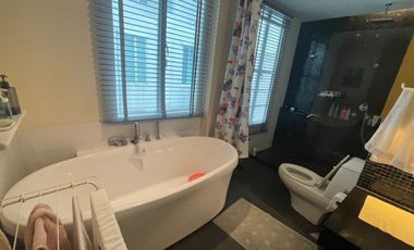 3 Bedrooms Plus study room + 4 Bathrooms a Nicely renovated home for sale at Baan Klang Krung British Town ThongLo
