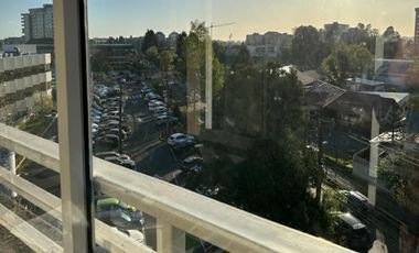 !!PRECIO SUPER REBAJADO!! Vendemos en Temuco luminoso departamento a pasos de la clínica Alemana.