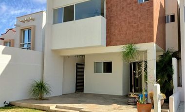 Se Vende Casa en Cancun Jardines del Sur 1 Seguridad 24/7 Terreno Excedente