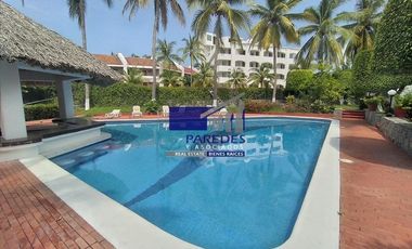 V403 Villa en Venta, 3 recámaras aun costado Hotel Ixtapa Palace