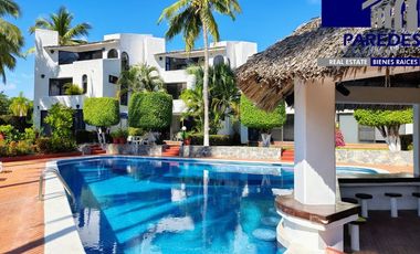 V403 Villa en Venta, 3 recámaras aun costado Hotel Ixtapa Palace