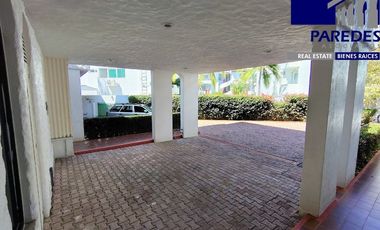 V403 Villa en Venta, 3 recámaras aun costado Hotel Ixtapa Palace