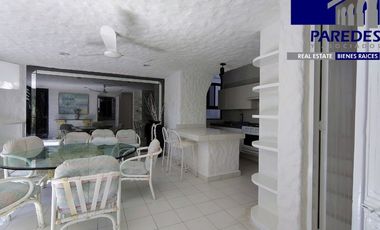 V403 Villa en Venta, 3 recámaras aun costado Hotel Ixtapa Palace