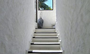 V403 Villa en Venta, 3 recámaras aun costado Hotel Ixtapa Palace