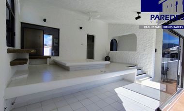 V403 Villa en Venta, 3 recámaras aun costado Hotel Ixtapa Palace