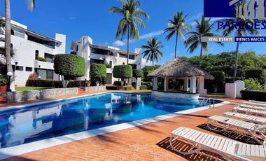 V403 Villa en Venta, 3 recámaras aun costado Hotel Ixtapa Palace