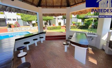 V403 Villa en Venta, 3 recámaras aun costado Hotel Ixtapa Palace