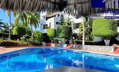 V403 Villa en Venta, 3 recámaras aun costado Hotel Ixtapa Palace