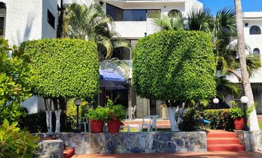 V403 Villa en Venta, 3 recámaras aun costado Hotel Ixtapa Palace