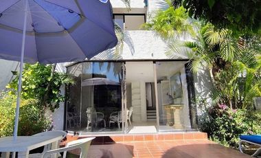 V403 Villa en Venta, 3 recámaras aun costado Hotel Ixtapa Palace