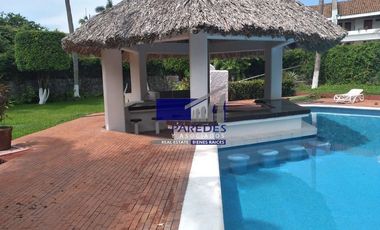 V403 Villa en Venta, 3 recámaras aun costado Hotel Ixtapa Palace