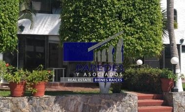 V403 Villa en Venta, 3 recámaras aun costado Hotel Ixtapa Palace