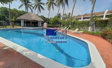 V403 Villa en Venta, 3 recámaras aun costado Hotel Ixtapa Palace