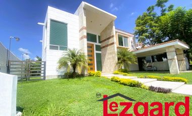 Se vende bonita casa en Lomas de Cocoyoc con 4 recamaras
