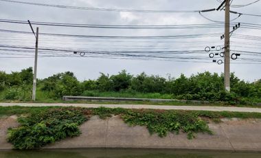 Land for sale near the bypass, size 2.5 rai, Mueang Saraburi District. Along the irrigation canal
