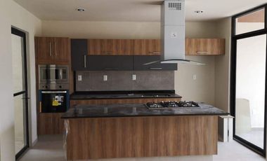 CASA CON 3 NIVELES Y 4 HABITACIONES VILLAMAGNA ID407