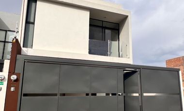 CASA CON 3 NIVELES Y 4 HABITACIONES VILLAMAGNA ID407