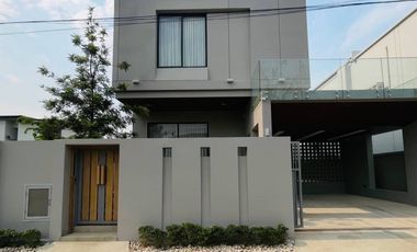Modern style house for sale With swimming pool, San Kamphaeng, Chiang Mai