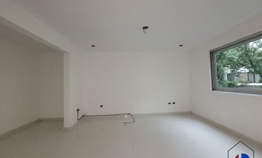 Preciosa Casa con vista al lago en excelente fraccionamiento.