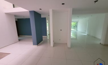 Preciosa Casa con vista al lago en excelente fraccionamiento.