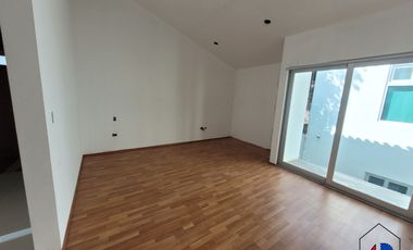 Preciosa Casa con vista al lago en excelente fraccionamiento.