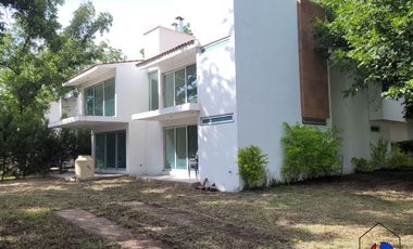Preciosa Casa con vista al lago en excelente fraccionamiento.