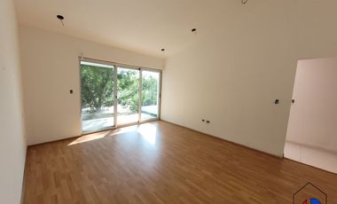 Preciosa Casa con vista al lago en excelente fraccionamiento.