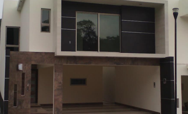 VENTA DE CASA EN ZONA RESIDENCIAL
