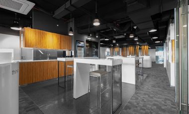Join a collaborative coworking environment in Regus 8 Rockwell - Makati City