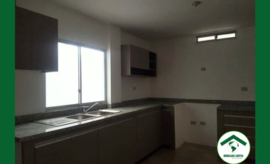 CASA EN VENTA POR ESTRENAR EN URBANIZACIÓN EN ZONA NORTE DE PORTOVIEJO