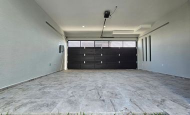 En venta Casa con acabados de Lujo, amplio jardin y hermosa cocina  ubicada en el Fracc.LomasDeLaRioja