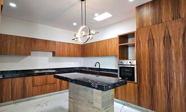 En venta Casa con acabados de Lujo, amplio jardin y hermosa cocina  ubicada en el Fracc.LomasDeLaRioja