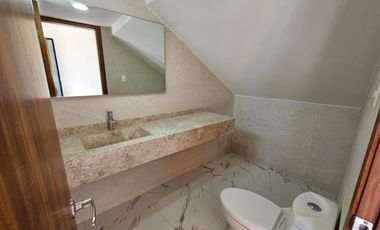 En venta Casa con acabados de Lujo, amplio jardin y hermosa cocina  ubicada en el Fracc.LomasDeLaRioja