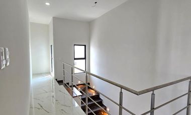 En venta Casa con acabados de Lujo, amplio jardin y hermosa cocina  ubicada en el Fracc.LomasDeLaRioja