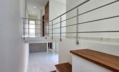 En venta Casa con acabados de Lujo, amplio jardin y hermosa cocina  ubicada en el Fracc.LomasDeLaRioja